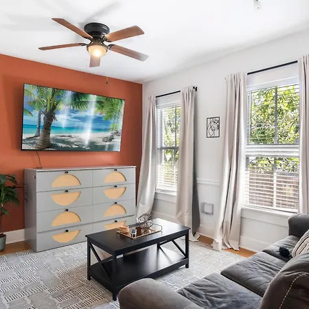 Updated 1 Bedroom Home - Steps To 7Th Ave